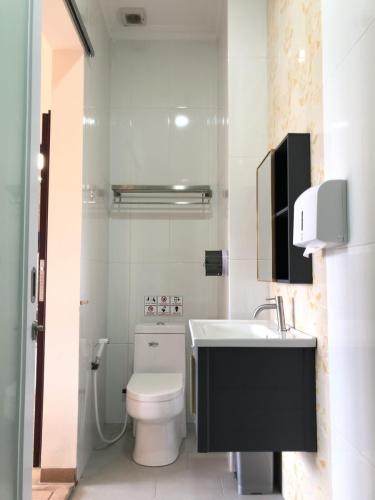 Bathroom Kamar 1