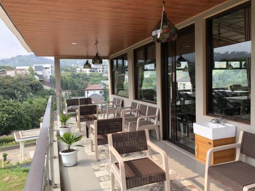 Lounge Balcony 1(1)